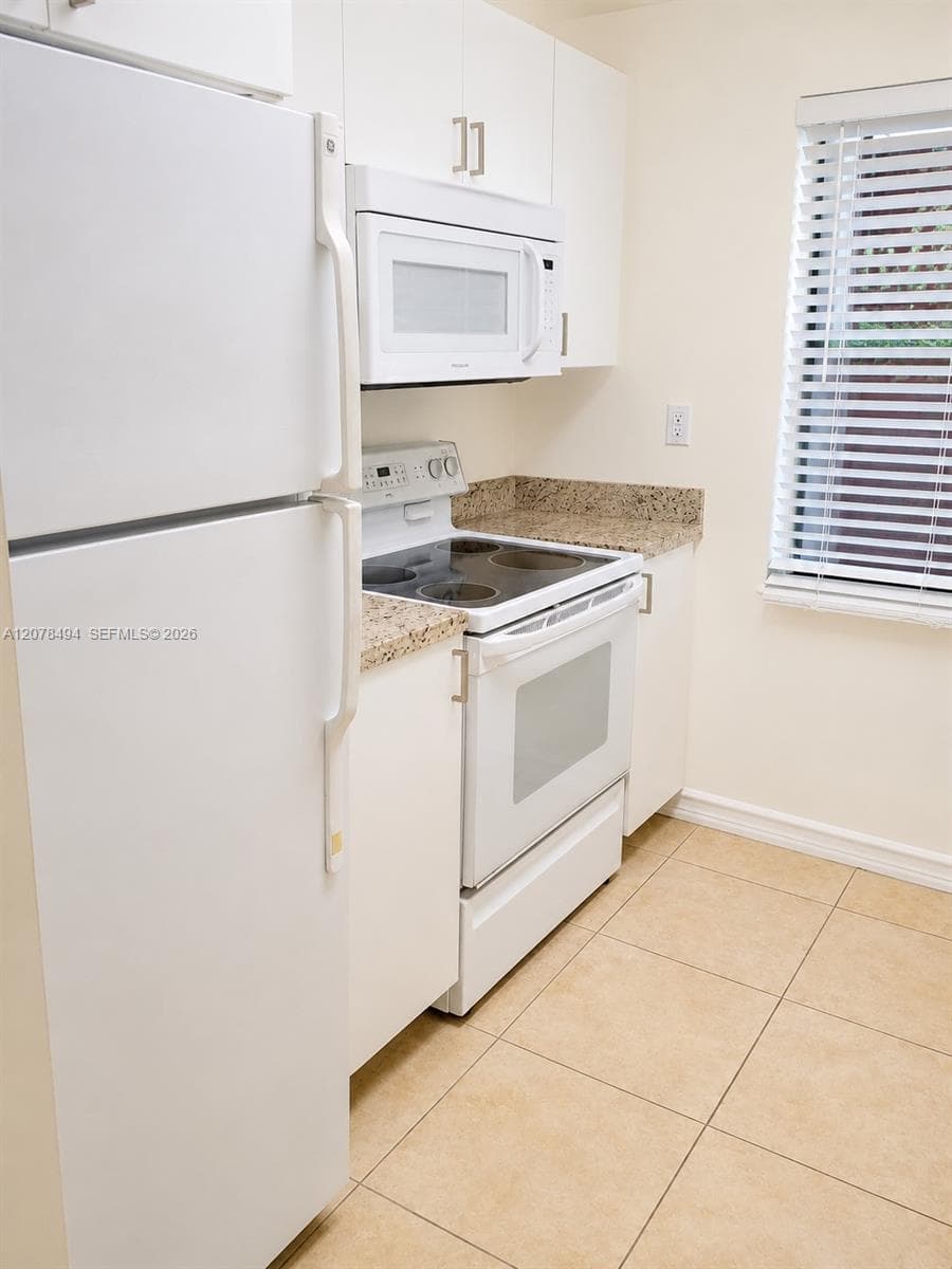 3396 Foxcroft Rd # 316, Miramar, FL 33025