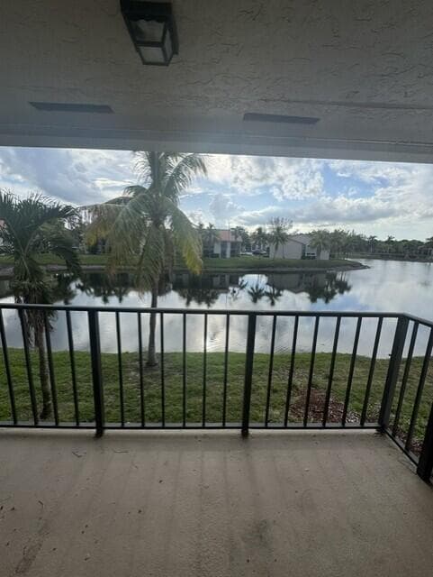 1495 LAKE CRYSTAL Drive # G, West Palm Beach, FL 33411