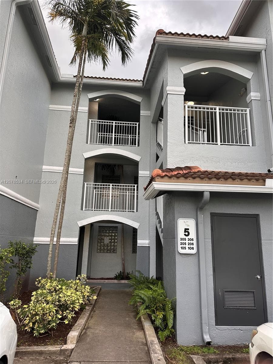 9640 NW 2nd St # 5-306, Pembroke Pines, FL 33024