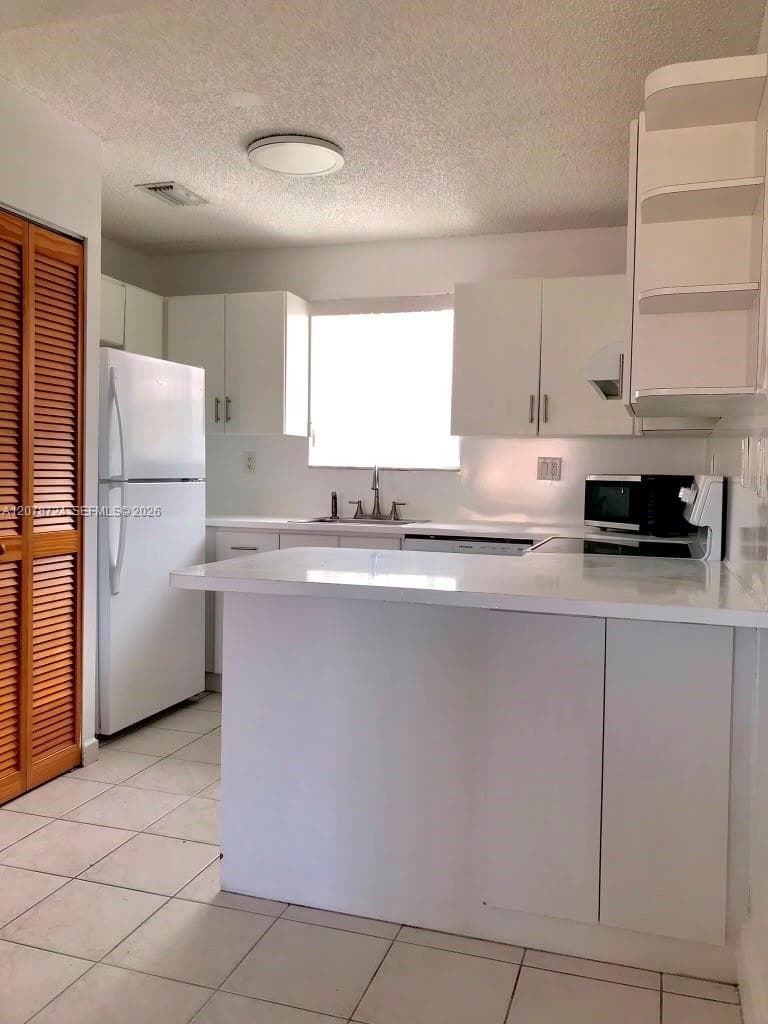 3264 W 70th St # 201, Hialeah, FL 33018