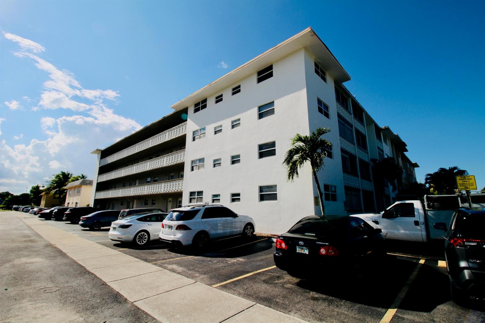 211 NE 8TH Avenue # 208, Hallandale Beach, FL 33009