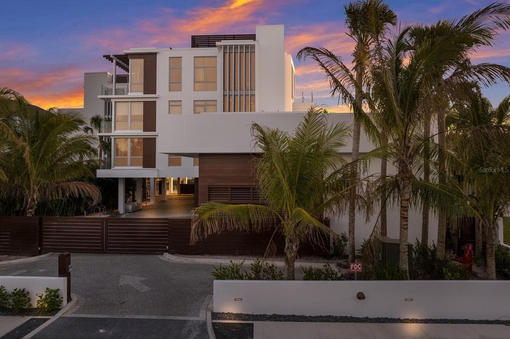 84 AVENIDA VENECCIA # 202 & 203, SARASOTA, FL 34242