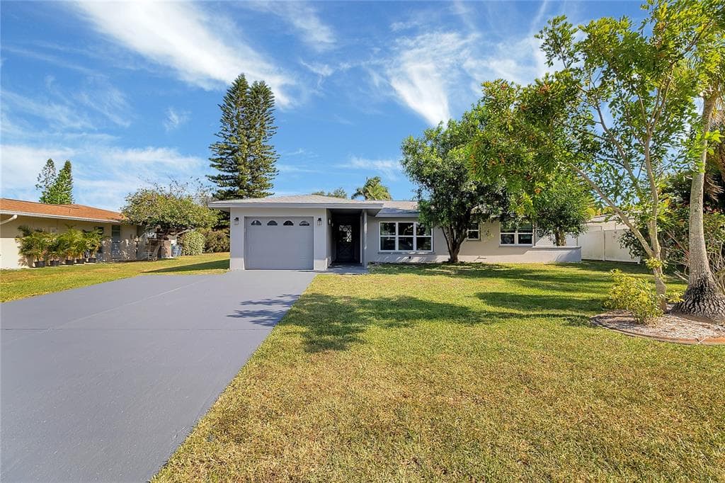 60 GOLFVIEW ROAD, ROTONDA WEST, FL 33947