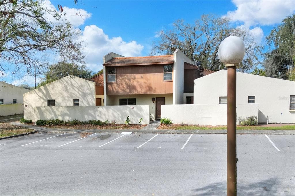 1880 N CRYSTAL LAKE DRIVE # 4, LAKELAND, FL 33801