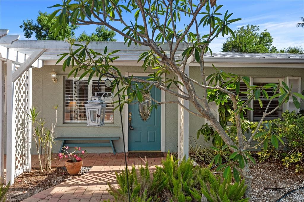 7860 HOLIDAY DRIVE, SARASOTA, FL 34231