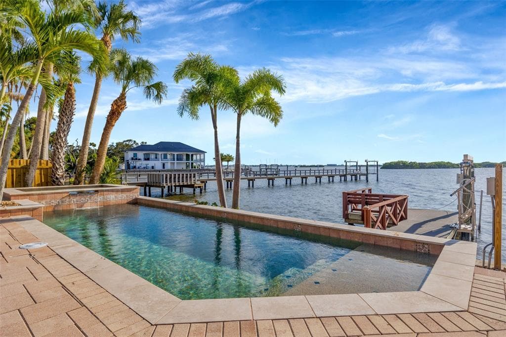 8400 35TH AVENUE N, ST PETERSBURG, FL 33710