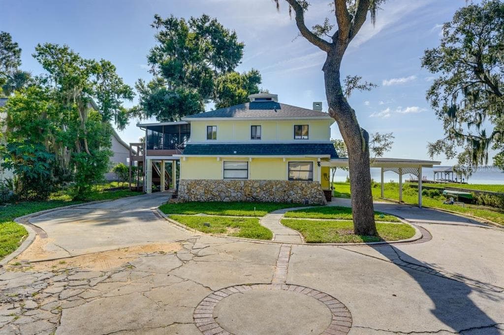 900 N HARBOR TERRACE, TAVARES, FL 32778