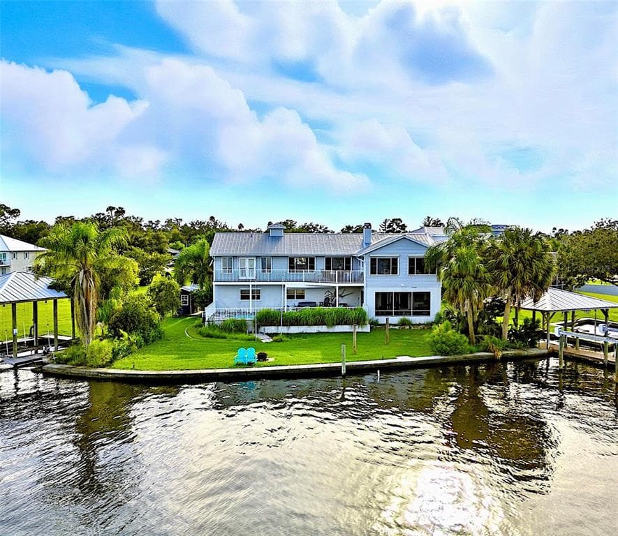 2435 N WATERSEDGE DRIVE, CRYSTAL RIVER, FL 34429
