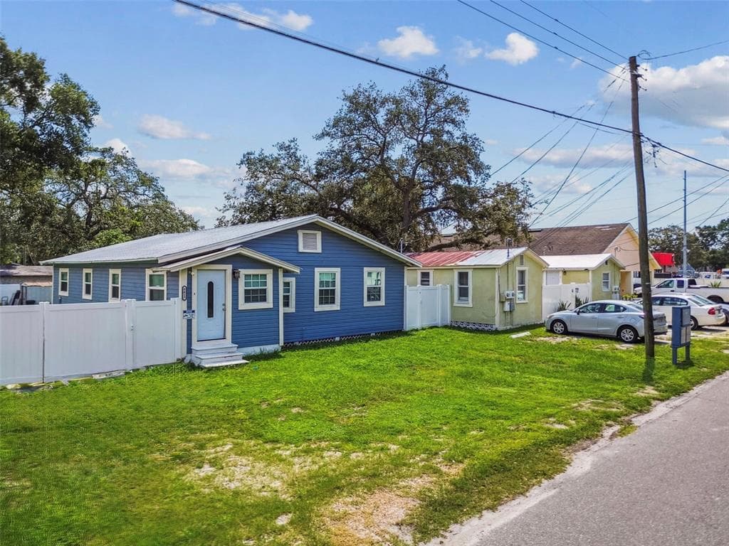 8413 N HAMNER AVENUE, TAMPA, FL 33604