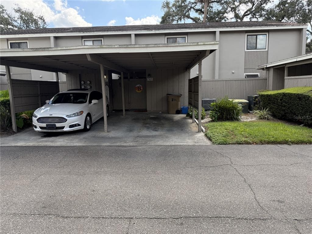7925 PINE DRIVE # 33, TEMPLE TERRACE, FL 33637
