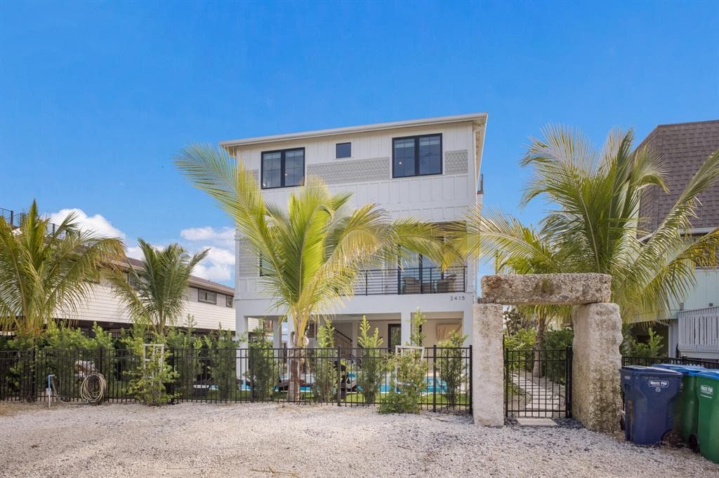 2415 AVENUE B, BRADENTON BEACH, FL 34217