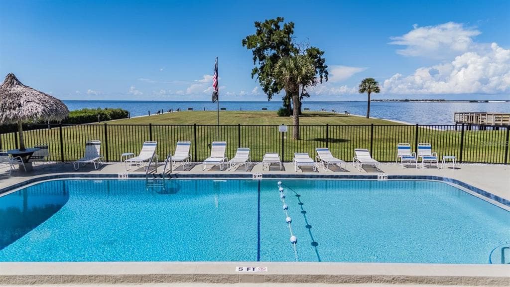 621 WINDRUSH BAY DRIVE # 621, TARPON SPRINGS, FL 34689