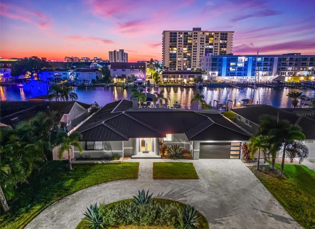 330 LEEWARD ISLAND, CLEARWATER BEACH, FL 33767