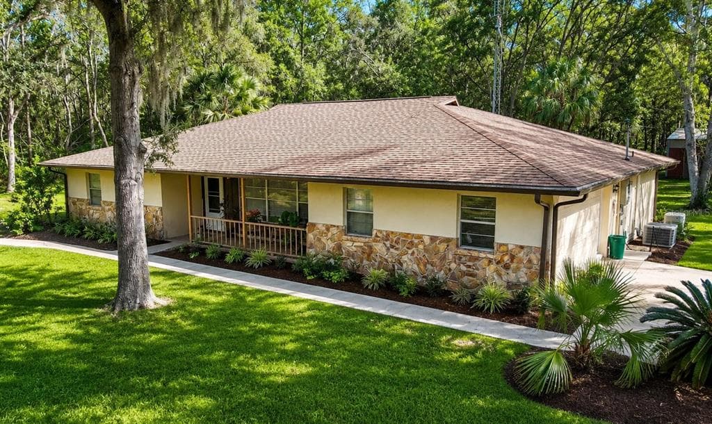 37600 ROLLING ACRES ROAD, LADY LAKE, FL 32159
