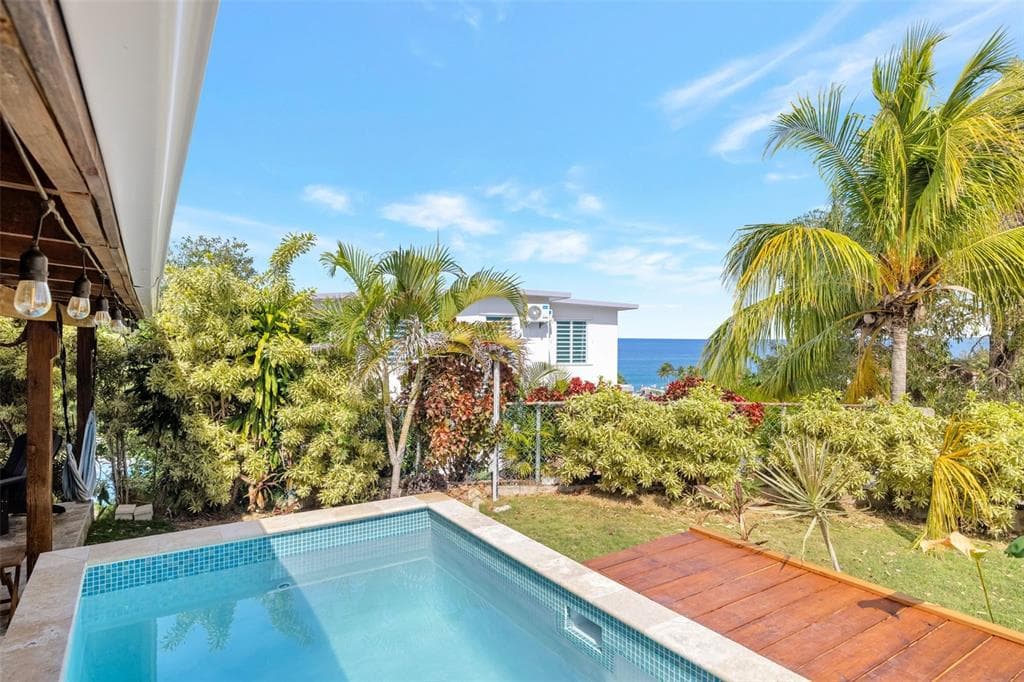 COZY CASITAS-PUNTAS- CALLE VISTA DEL MAR, RINCON, PR 00677