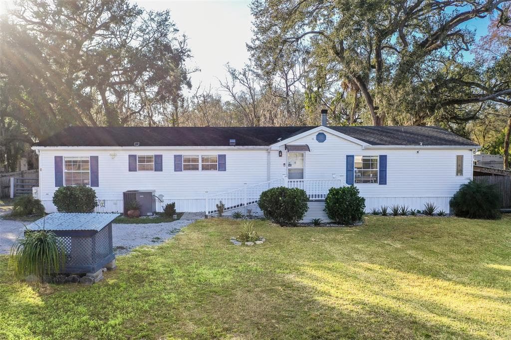 5028 CLEWIS AVENUE, TAMPA, FL 33610