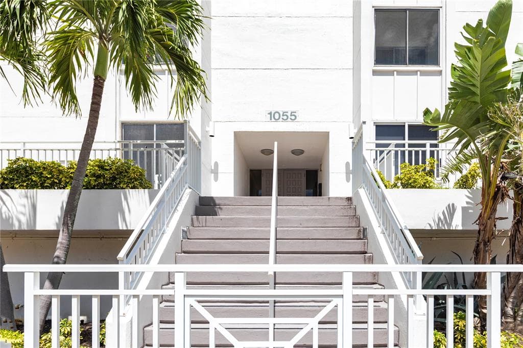 1055 W PEPPERTREE DRIVE # 106AA, SARASOTA, FL 34242