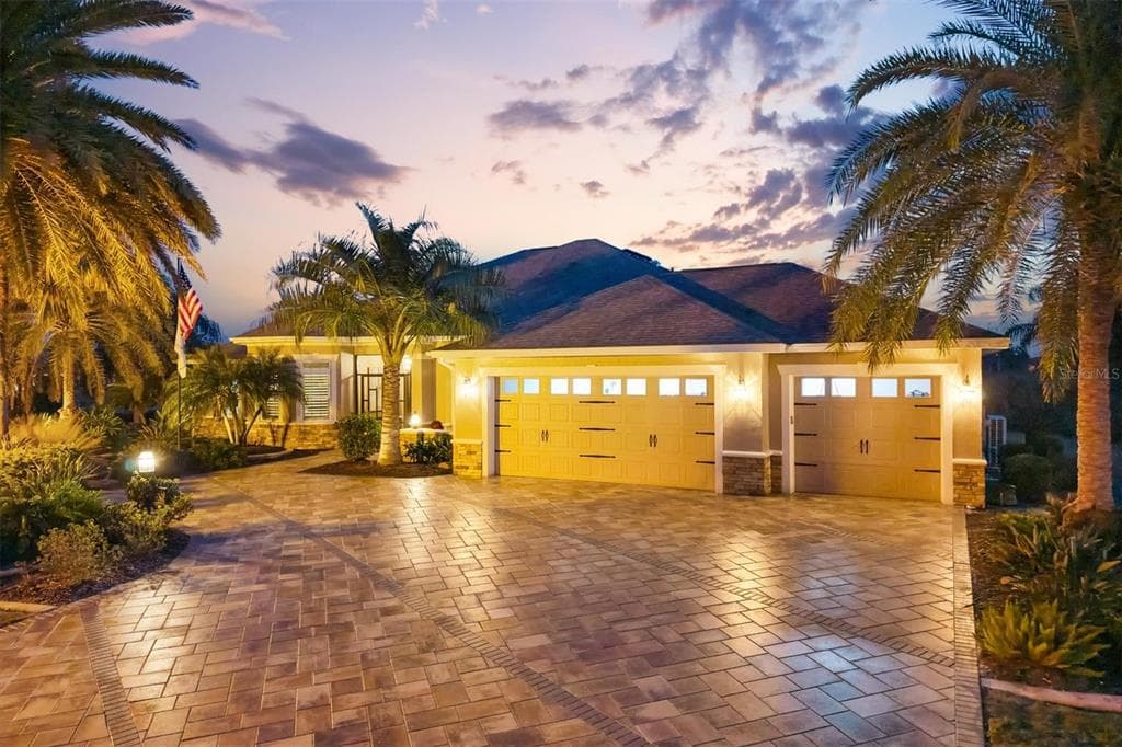 885 IRON OAK WAY, THE VILLAGES, FL 32163