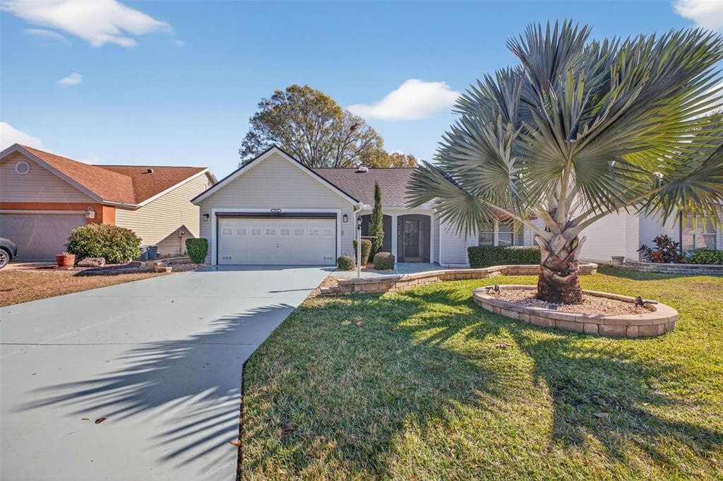 411 DEL MAR DRIVE, LADY LAKE, FL 32159