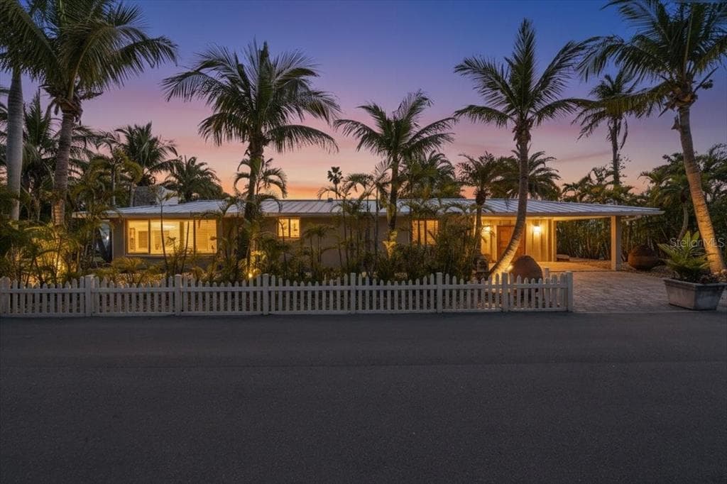 834 JUNGLE QUEEN WAY, LONGBOAT KEY, FL 34228