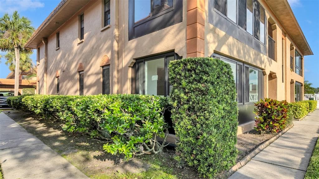 10192 SEMINOLE ISLAND DRIVE # 10192, LARGO, FL 33773