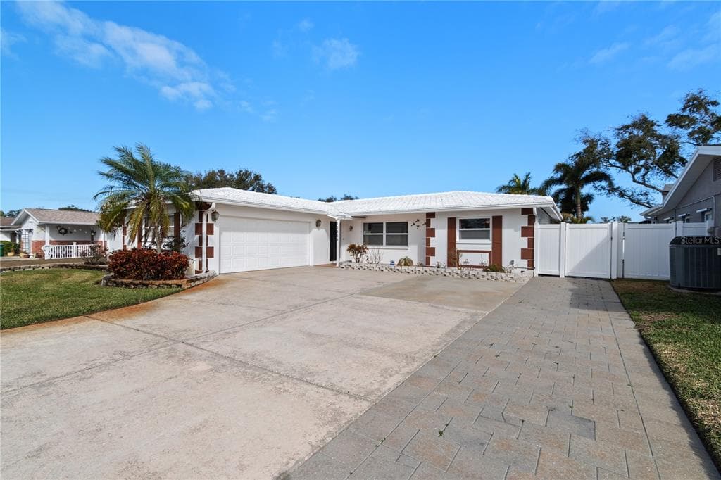 13565 86TH AVENUE, SEMINOLE, FL 33776