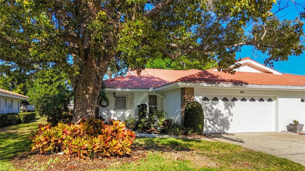 5611 GARDEN LAKES DRIVE, BRADENTON, FL 34203