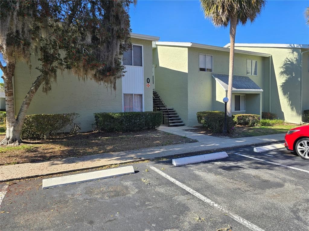 633 SILVER PASS # B, OCALA, FL 34472