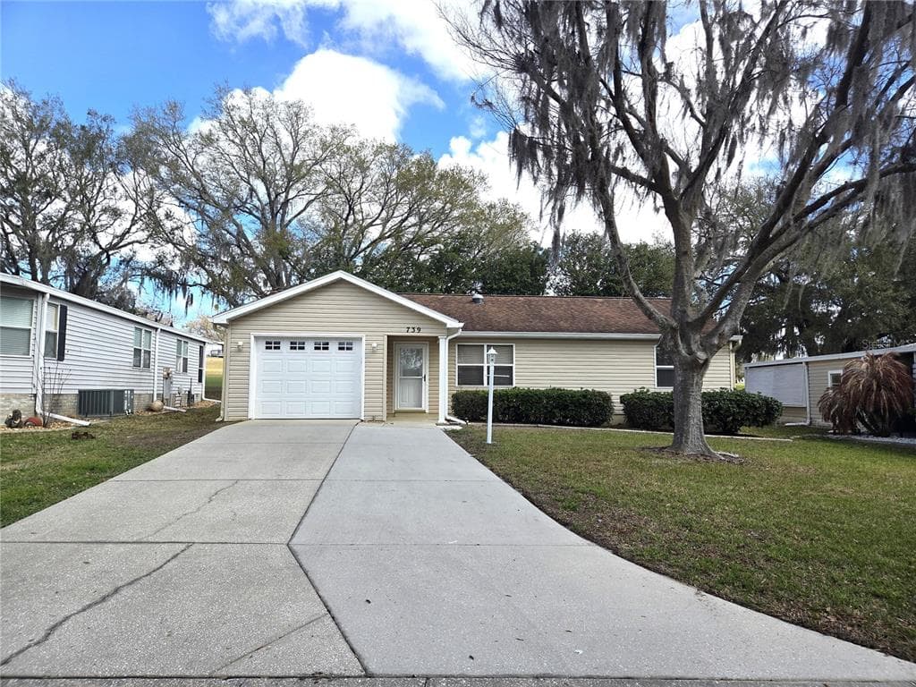739 HEATHROW AVENUE, LADY LAKE, FL 32159