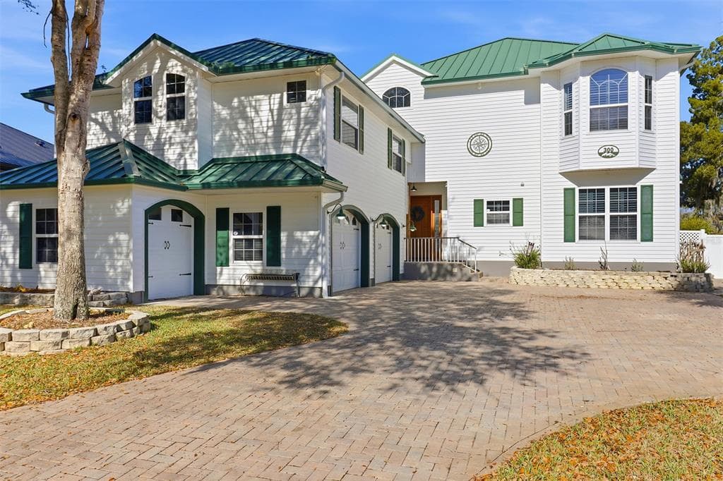 300 NW 12TH AVENUE, CRYSTAL RIVER, FL 34428
