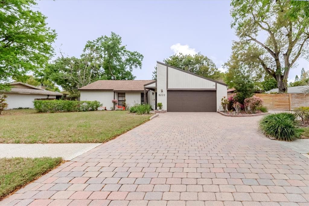 8222 LA SERENA DRIVE, TAMPA, FL 33614