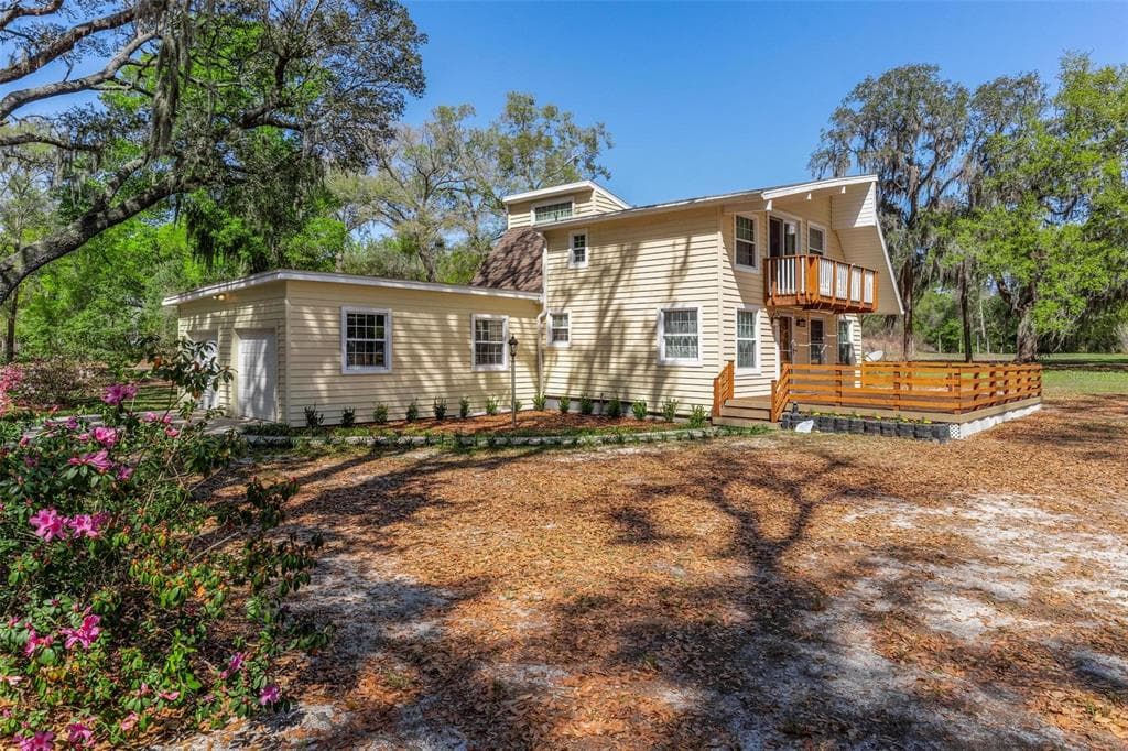 2917 LAKE GRIFFIN ROAD, LADY LAKE, FL 32159