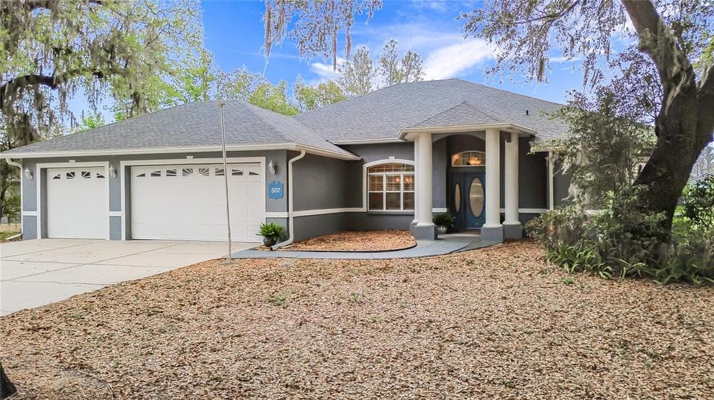 507 DOWLING CIRCLE, LADY LAKE, FL 32159