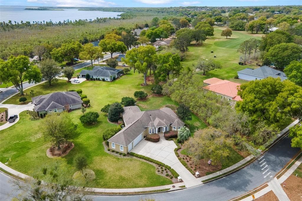 6053 SPINNAKER LOOP, LADY LAKE, FL 32159