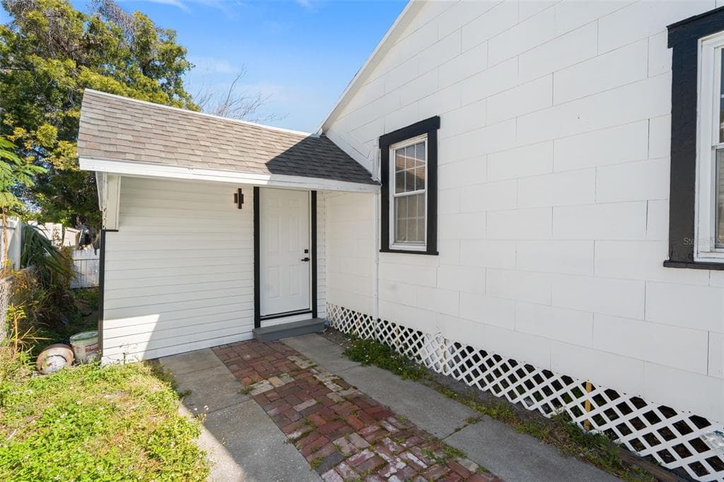 2008 OAKWOOD AVENUE # B, TAMPA, FL 33605