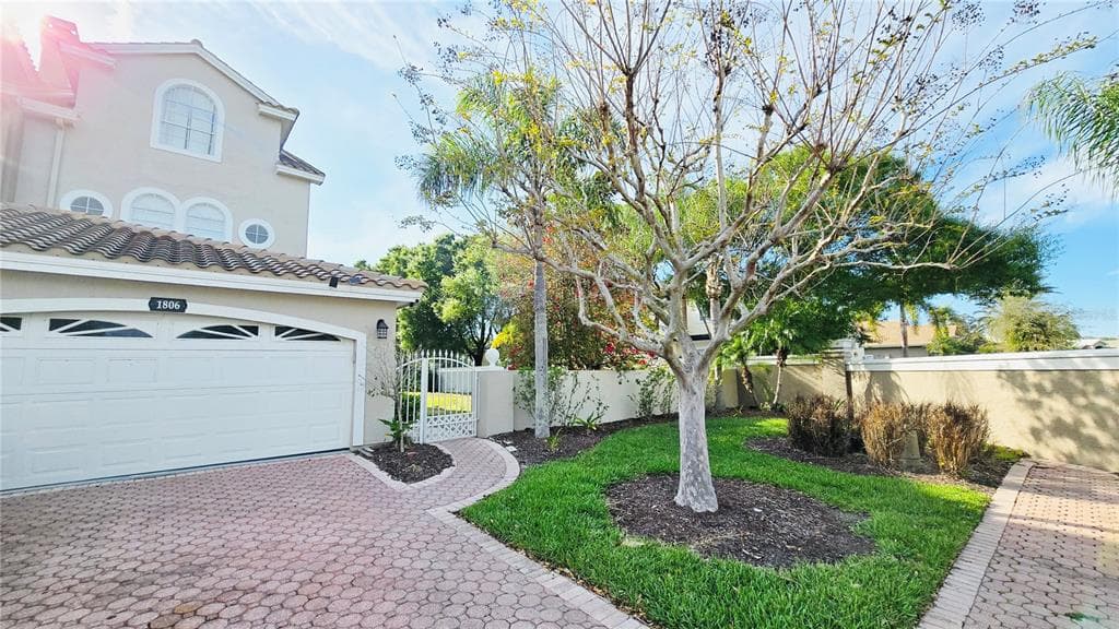 1806 LAGO VISTA BOULEVARD, PALM HARBOR, FL 34685
