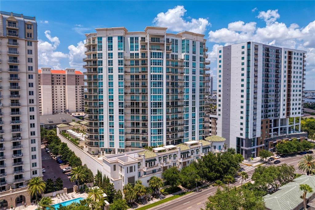 450 KNIGHTS RUN AVENUE # 1704, TAMPA, FL 33602