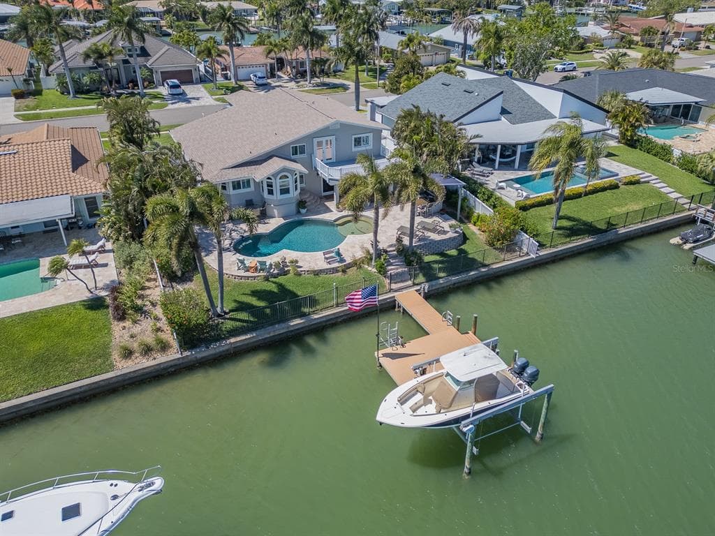 707 SNUG ISLAND, CLEARWATER BEACH, FL 33767