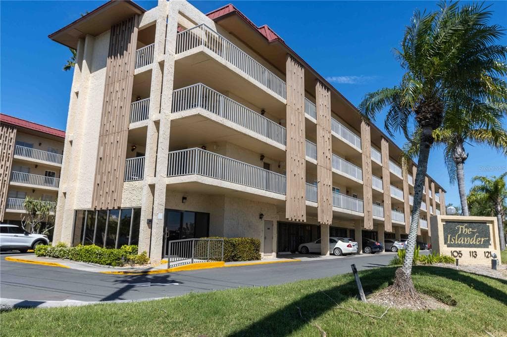 105 ISLAND WAY # 142, CLEARWATER BEACH, FL 33767