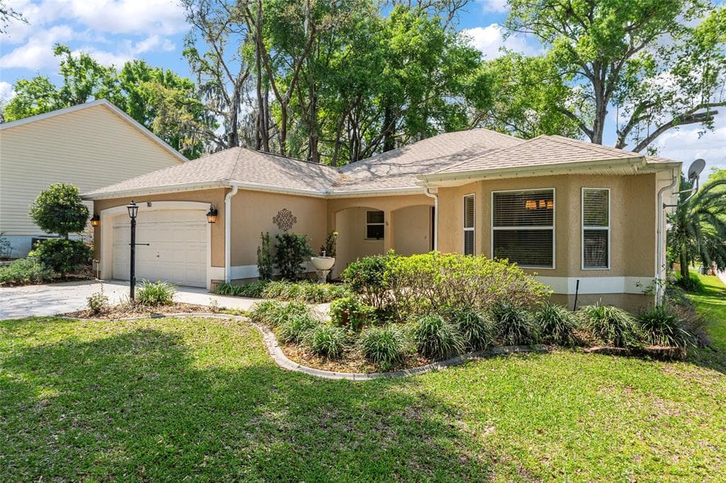 110 CHULA VISTA AVENUE, LADY LAKE, FL 32159