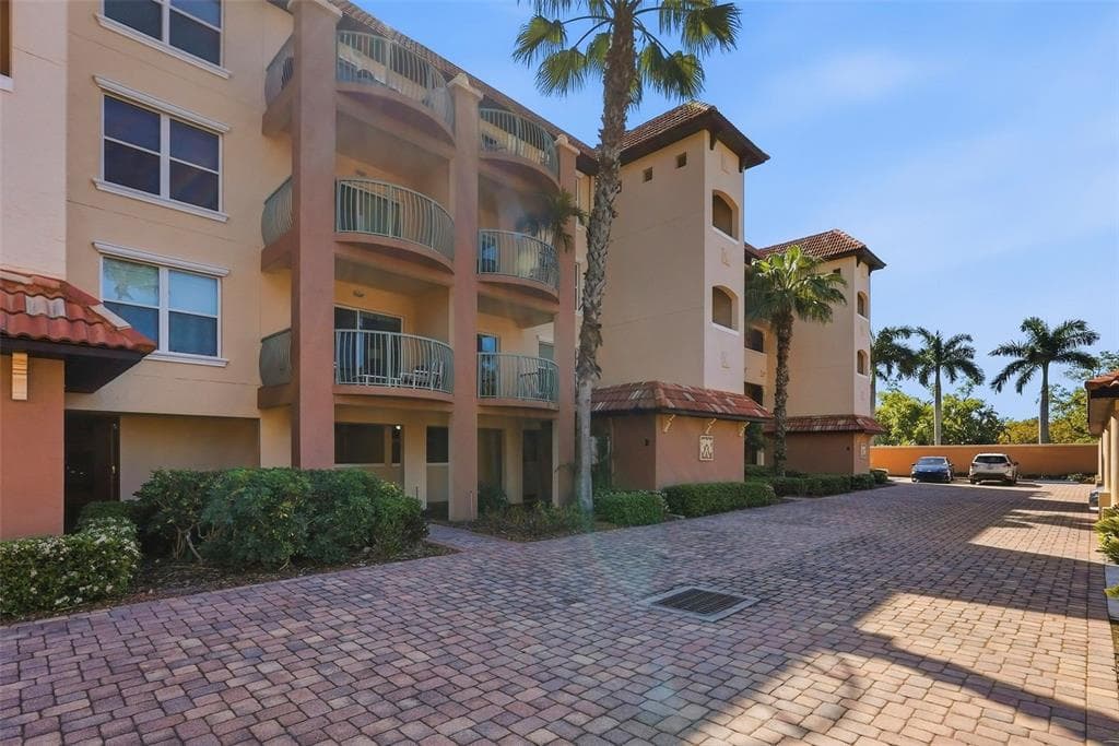 1695 PINELLAS BAYWAY S # E4, TIERRA VERDE, FL 33715