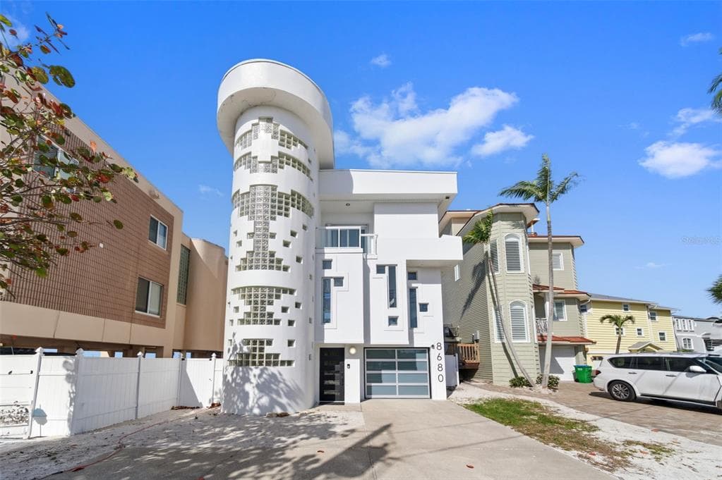 8680 W GULF BOULEVARD, TREASURE ISLAND, FL 33706