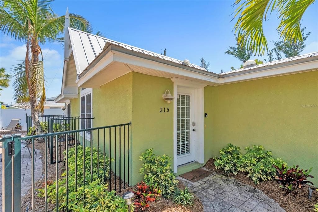 215 67TH STREET # 6, HOLMES BEACH, FL 34217