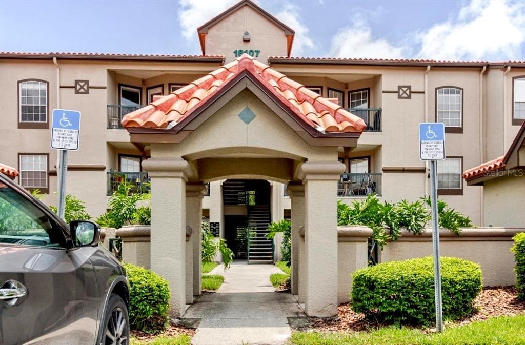 18107 PEREGRINES PERCH PLACE # 6303, LUTZ, FL 33558