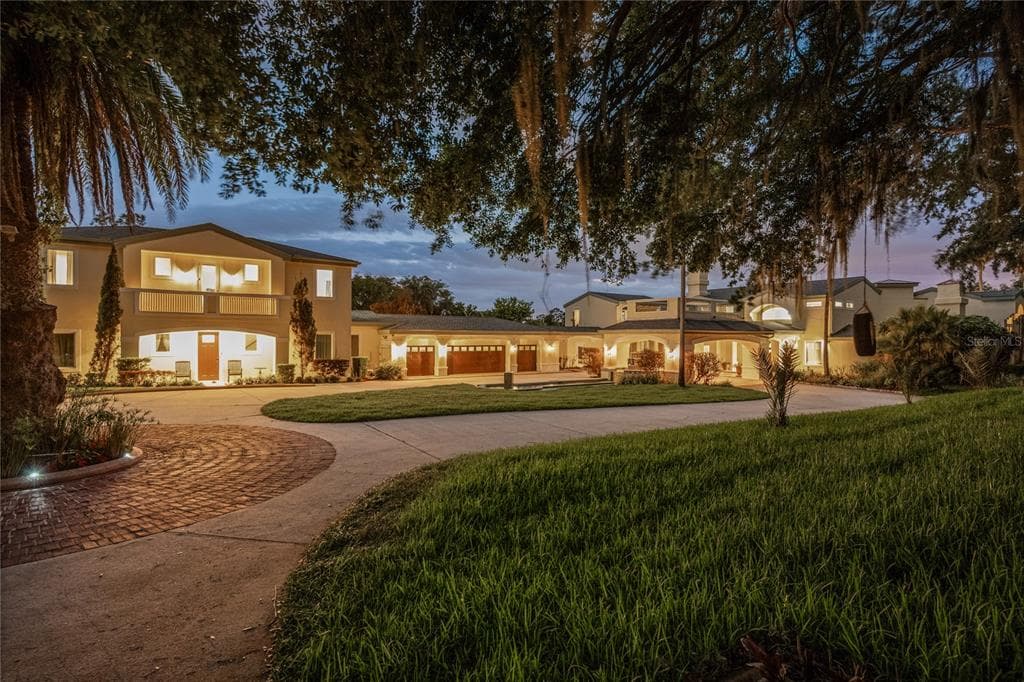 8866 DARLENE DRIVE, ORLANDO, FL 32836