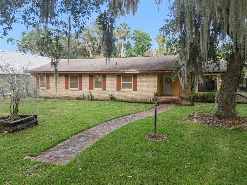 1000 BOYLSTON STREET, LEESBURG, FL 34748