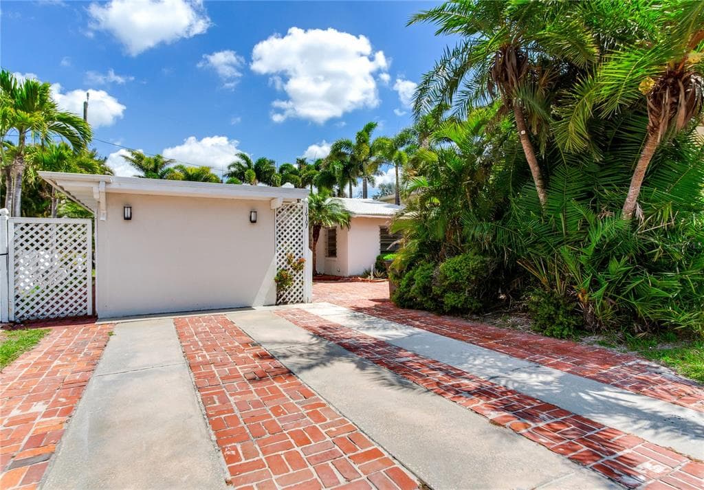 16107 GULF BOULEVARD, REDINGTON BEACH, FL 33708