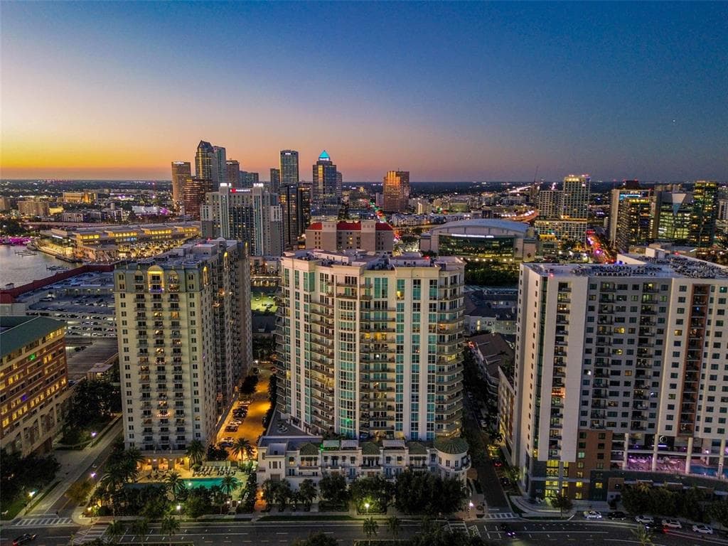 450 KNIGHTS RUN AVENUE # 2004, TAMPA, FL 33602