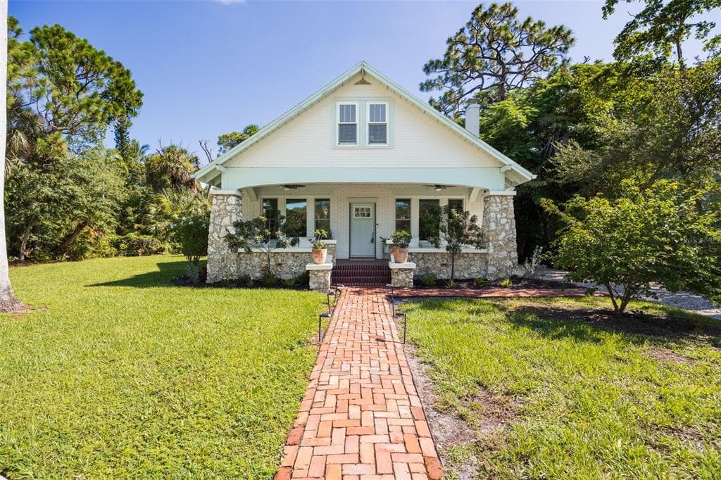 1473 BARCELONA AVENUE, FORT MYERS, FL 33901
