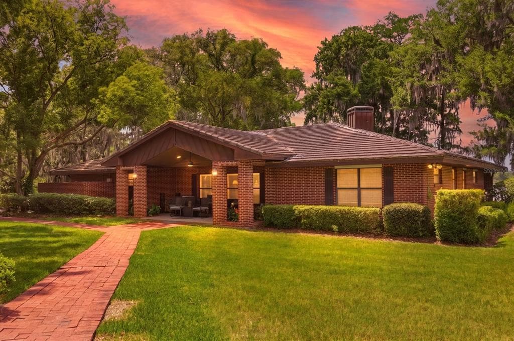 4910 E LAKE DRIVE, WINTER SPRINGS, FL 32708